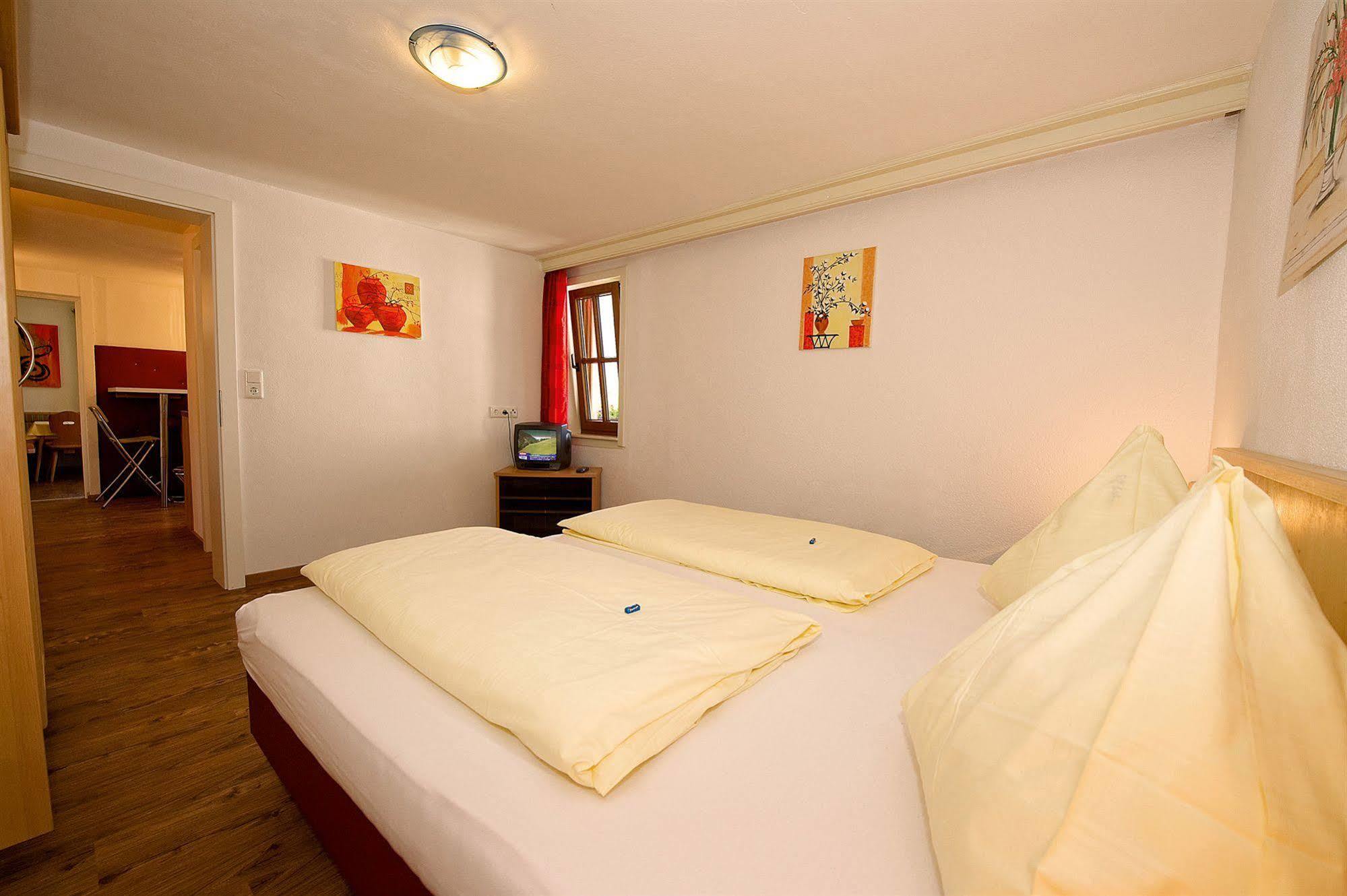 Bed & Breakfast Landhaus Strasser ゼル エクステリア 写真