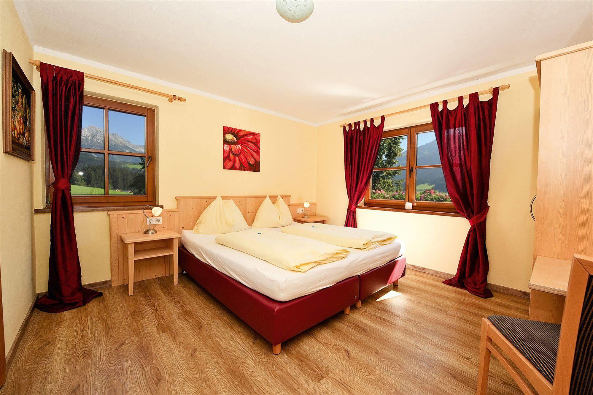 Bed & Breakfast Landhaus Strasser ゼル エクステリア 写真